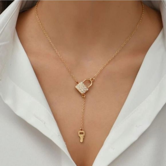 Jewelry - Gold Lock & Key Necklace!
